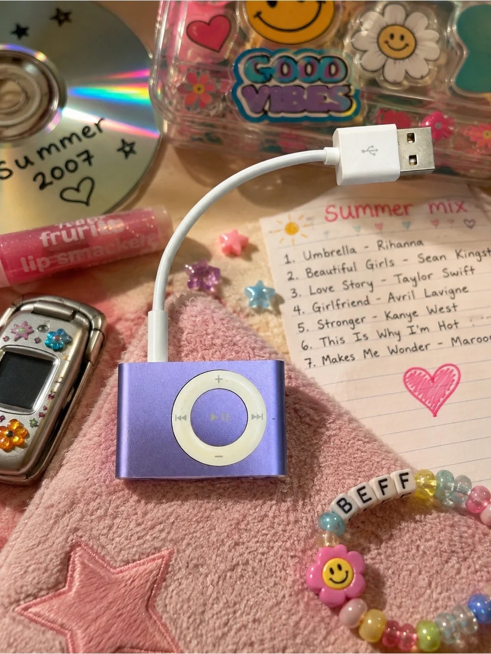 Vintage Y2K era  Apple iPod Shuffle 2nd Generation 1GB - Purple (A1204) +charger